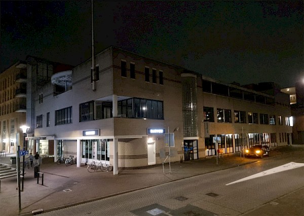 Verbouwing voormalige Rabobank deels stilgelegd na overtredingen