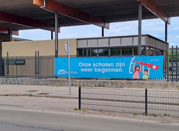 Let op elkaar 'De scholen zijn weer begonnen'