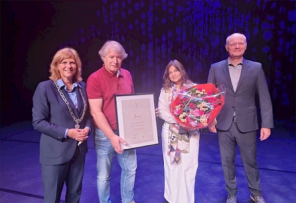 Senol Ünlütürk ontvangt Gouden Krommer voor 40 jaar in het theatervak