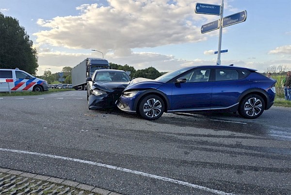 Flinke aanrijding kruising Veerweg / Oude SW36