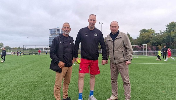 Wethouder Van der Borg bij VV Papendrecht