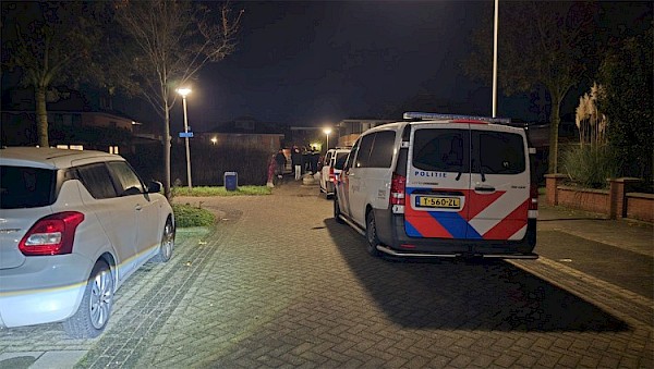 Politie in actie tegen vuurwerkoverlast jongeren in Oostpolder