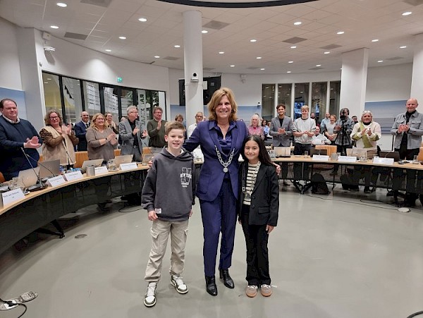 Inaaya Mashal geïnstalleerd als tweede kinderburgemeester van Papendrecht