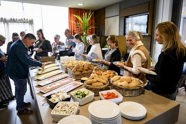 Verwenactiviteiten voor Papendrechtse mantelzorgers van start met een feestelijke lunch