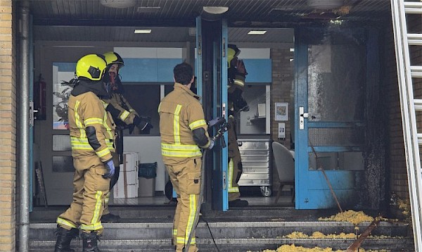 Brand bij Willem de Zwijgercollege; deur vermoedelijk aangestoken