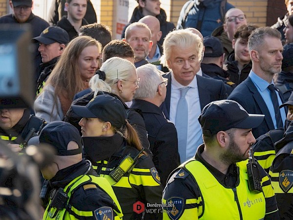 Geert Wilders start AZC Tour in Papendrecht