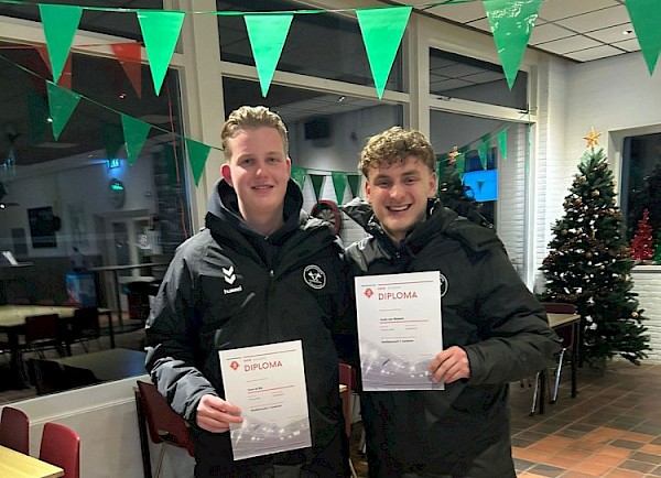 Diploma Voetbalcoach 1 voor 9 jeugdtrainers VV Drechtstreek