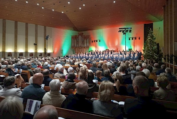 Indrukwekkend kerstconcert Christelijk Sliedrechts Mannenkoor Ichthus in Bethlehemkerk