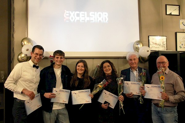 Jubilerende leden gehuldigd bij Excelsior Papendrecht