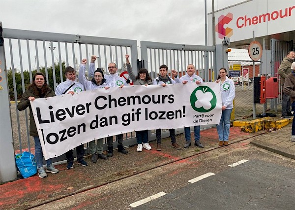 Onderzoek: ,,Hoe dichter bij chemische fabriek Chemours Dordrecht, hoe meer PFAS in de eieren"