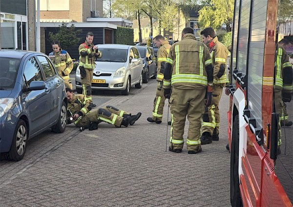 Benzinelucht zorgt voor inzet brandweer in Albert Schweitzerstraat