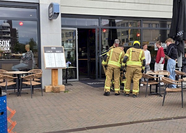 Brandweer in actie op de Meent vanwege vreemde lucht