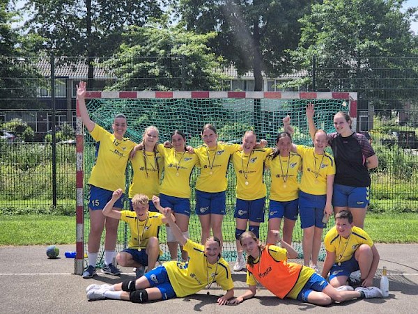 D-jeugd DES'72 is ongeslagen kampioen geworden
