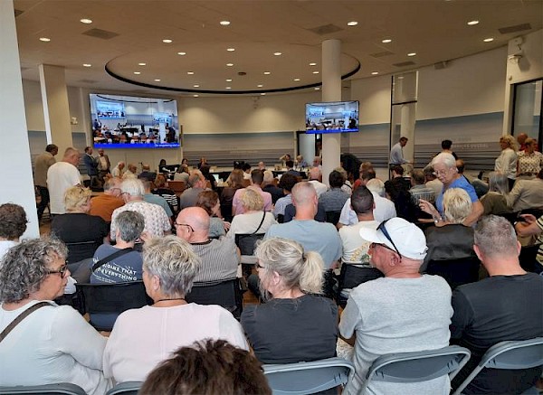 Raad kiest voor twee informateurs en twee interimwethouders