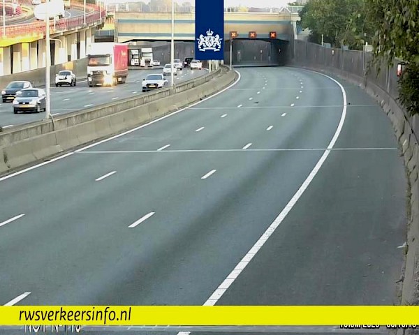 Technische storing legt Noordtunnel op A15 richting Ridderkerk tijdelijk stil