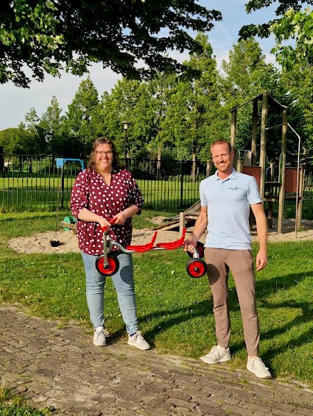 Wielerronde van Papendrecht schenkt twee tandemfietsen aan De Zonnebloem