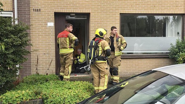 Hulpdiensten in actie na melding gaslucht Gerard Dousingel, brandweer helpt gevallen scooterrijder