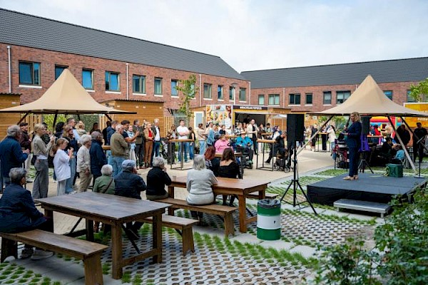De Zorgzame Buurt viert feest: een jaar bouwen aan een gemeenschap