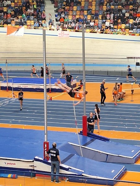 Twan Gils springt 3.60 meter met polsstokhoogspringen en is 2e van NL