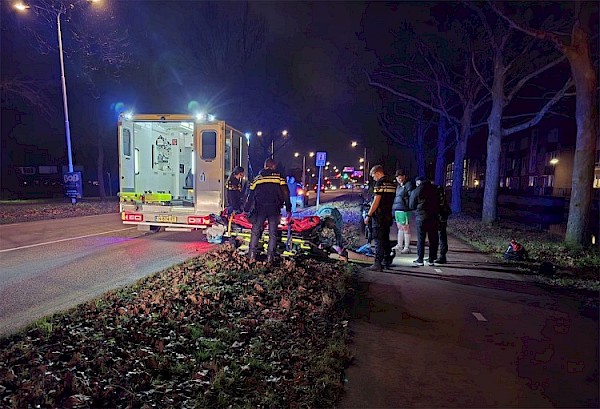 Scooterrijder botst in donker op voetganger op fietspad Burgemeester Keijzerweg