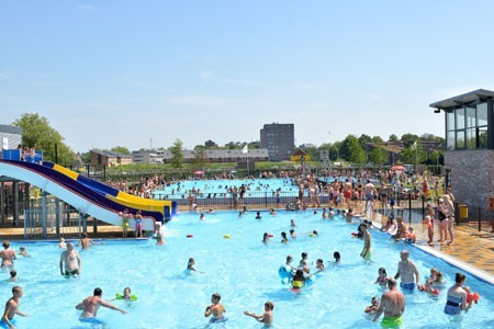 Gemeenteraad stemt in met reparatie twee buitenzwembaden, maar niet van harte