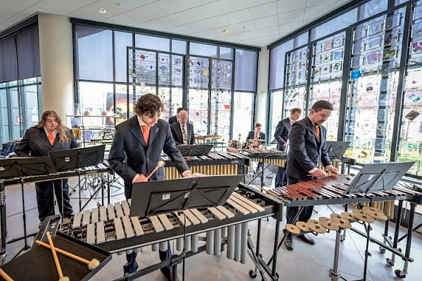 ‘Fascinating Rhythms’, door Steelband ‘Barrelbeat’ en Slagwerkgroep ‘De Malletband’ bij Excelsior