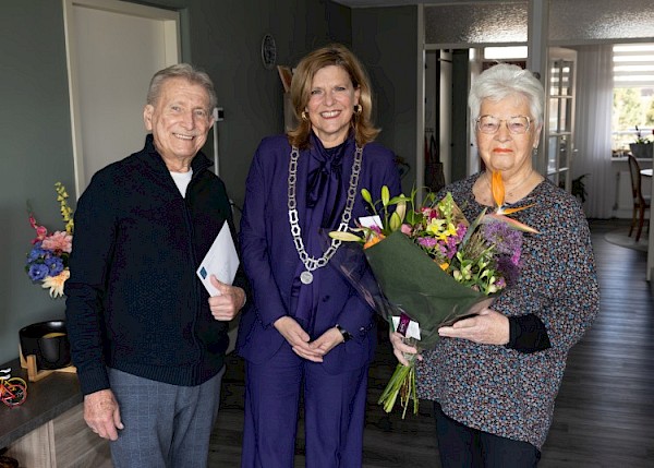 Felicitaties voor briljanten echtpaar Stelt-Harlaar