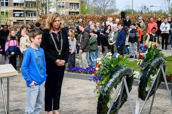 IKC Beatrix adopteert oorlogsmonument