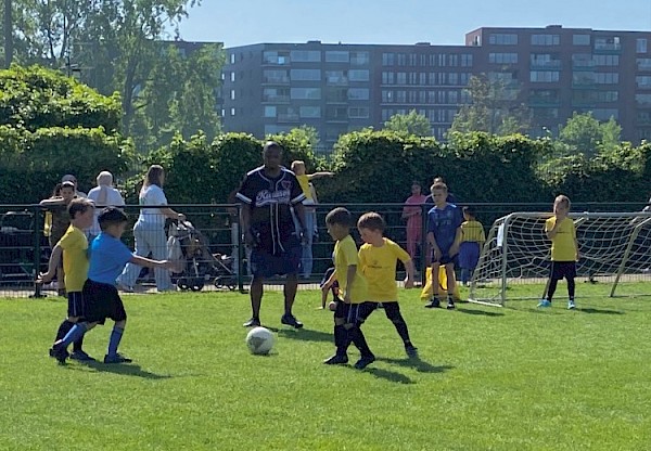 Druk bezocht schoolvoetbal bij VV Papendrecht