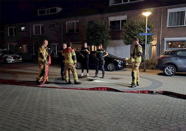 Brandweer in actie voor melding stanklucht P.C. Boutenstraat