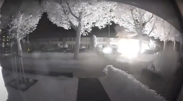 Video deurbelcamera toont explosie Vincent van Goghlaan en wegrennende verdachte