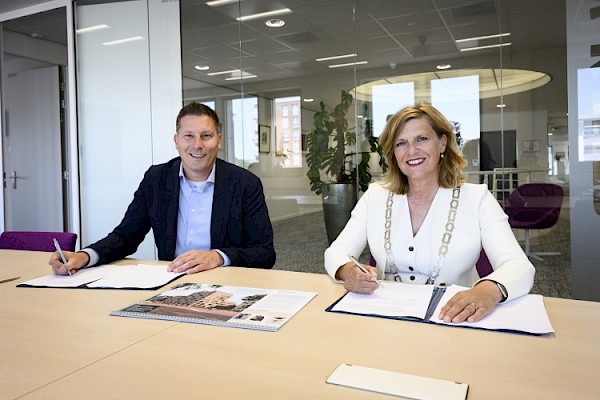 Ondertekening overeenkomst bouw appartementencomplex Marktplein